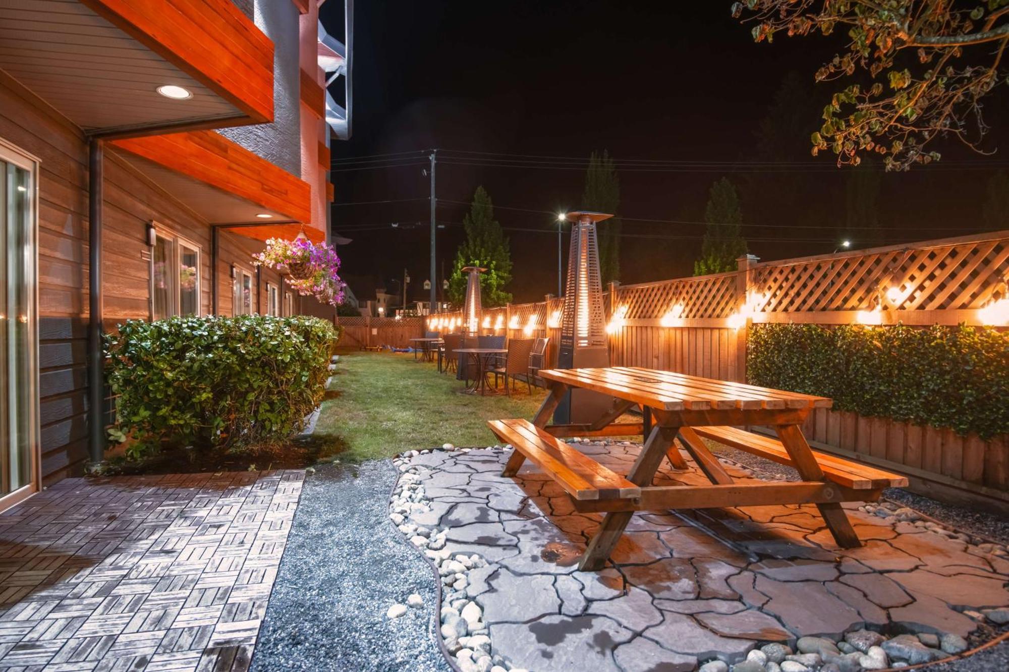 Coast Parksville Hotel Exteriör bild